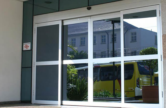 Fornecedora de porta antipânico: conte com a qualidade da Doormatic