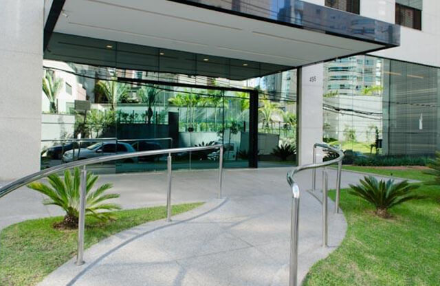 Porta deslizante automatizada: conheça os modelos oferecidos pela Doormatic
