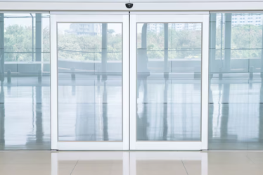 Portas deslizantes automáticas: preços, modelos e instalação